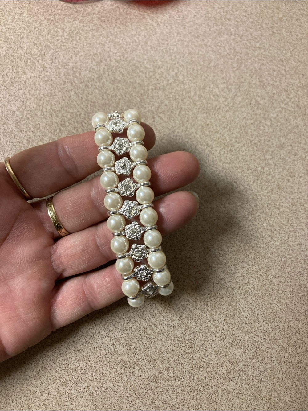 Pearl and Silvertone  Stretch Bracelet - Ivory